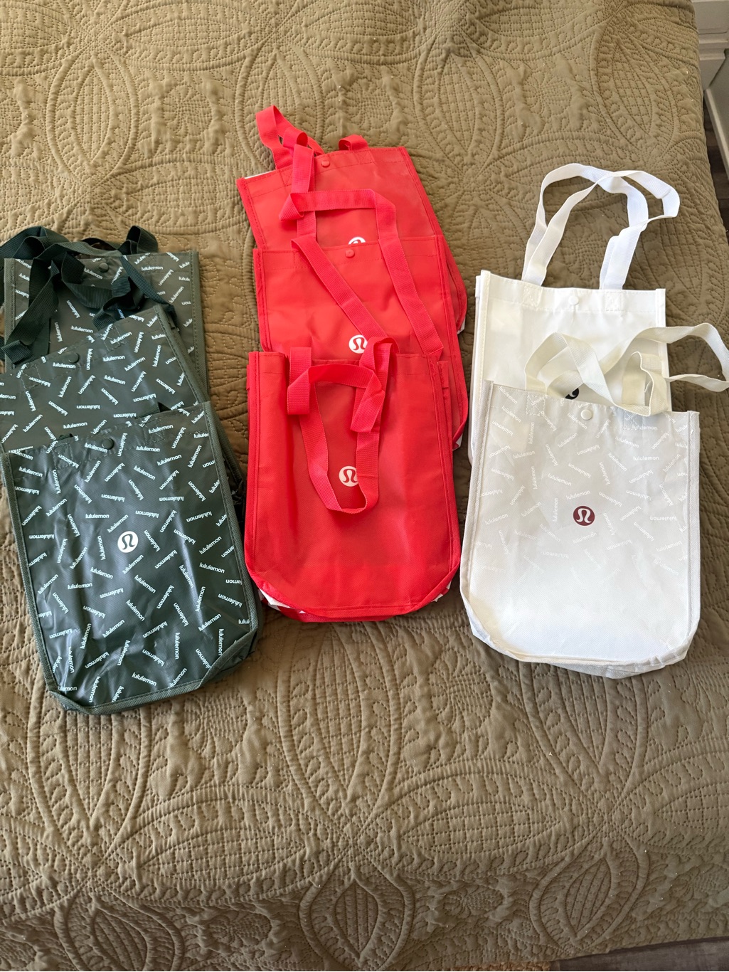 Lululemon Athletica Reusable Tote Trio In Green, Red, White, Gray- Set Of 8.